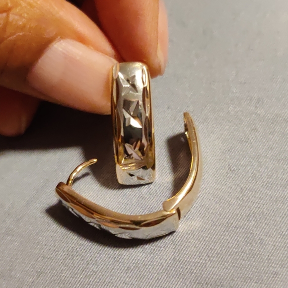 Gold plated Earings - Picture 7 of 8